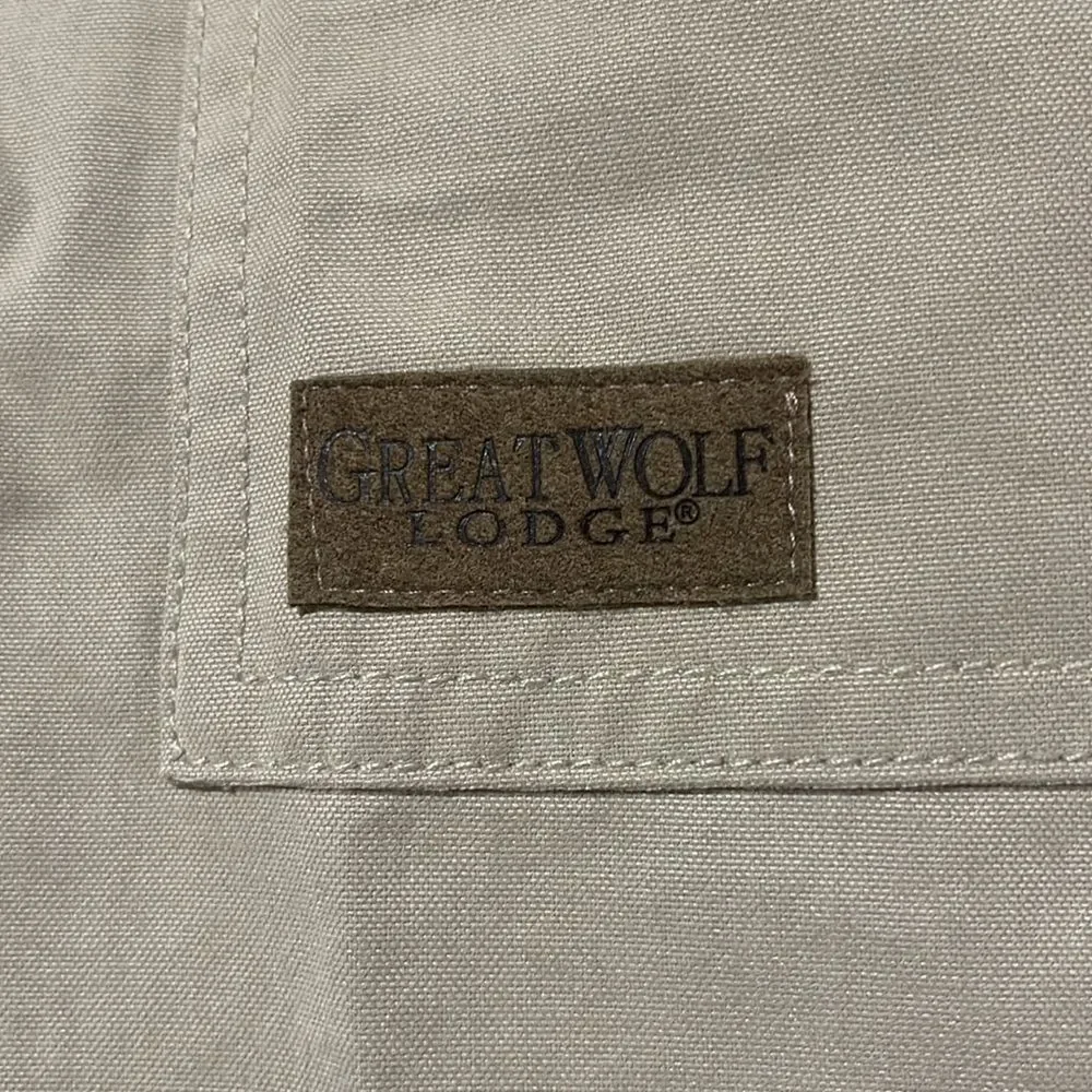 NWT great Wolf Lodge, women’s Woodland shorts khaki size 10